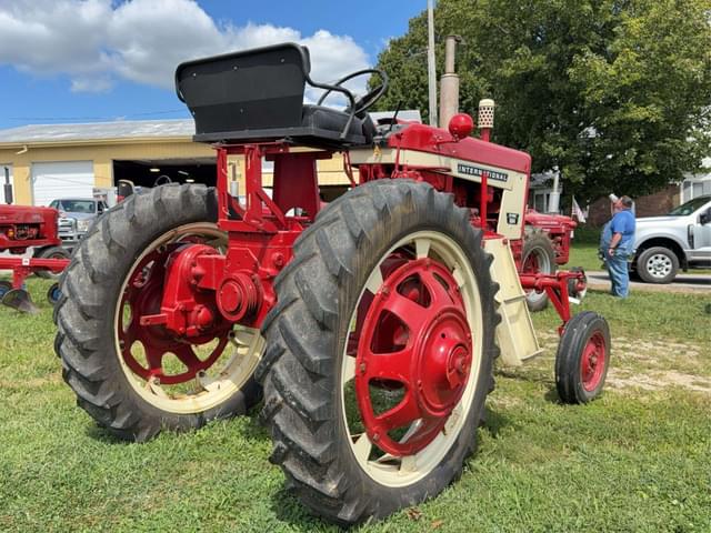 Image of International Harvester 504 equipment image 2