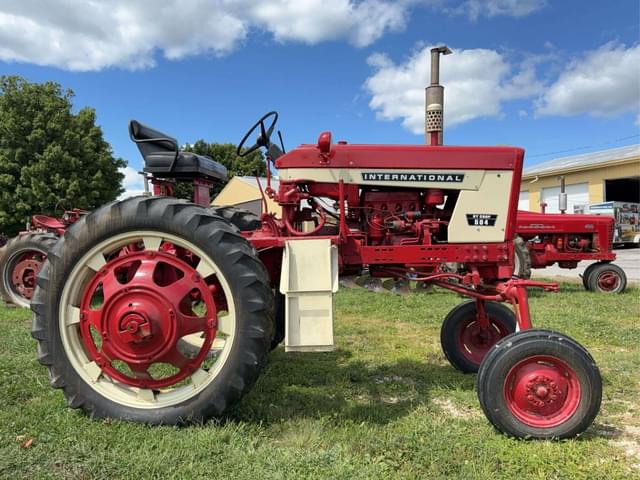 Image of International Harvester 504 equipment image 1