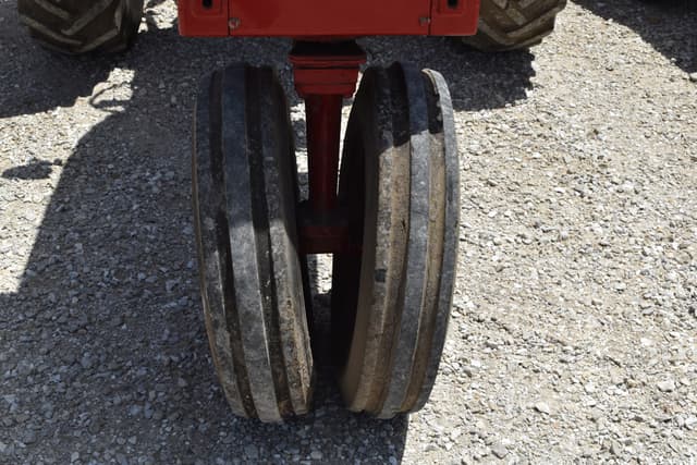 Image of Farmall 504 equipment image 4