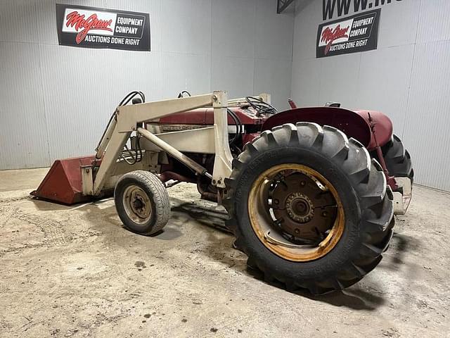 Image of International Harvester 504 equipment image 2