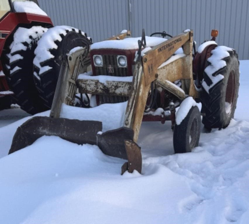 International Harvester 504 Equipment Image0