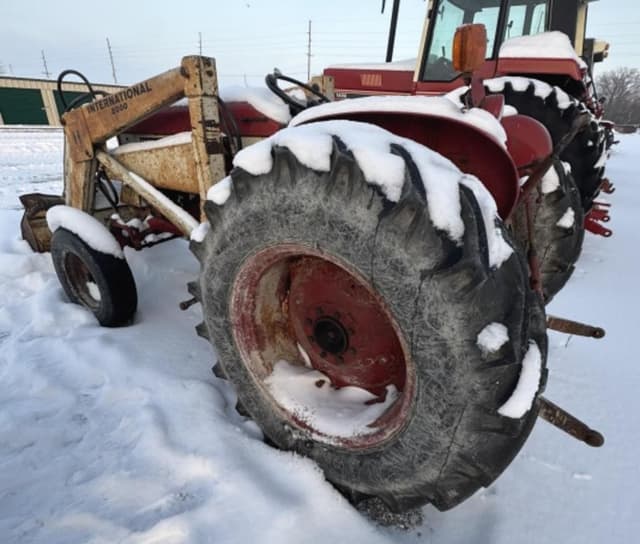 Image of International Harvester 504 equipment image 4