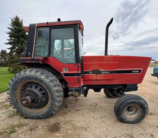 Image of International Harvester 5088 equipment image 3