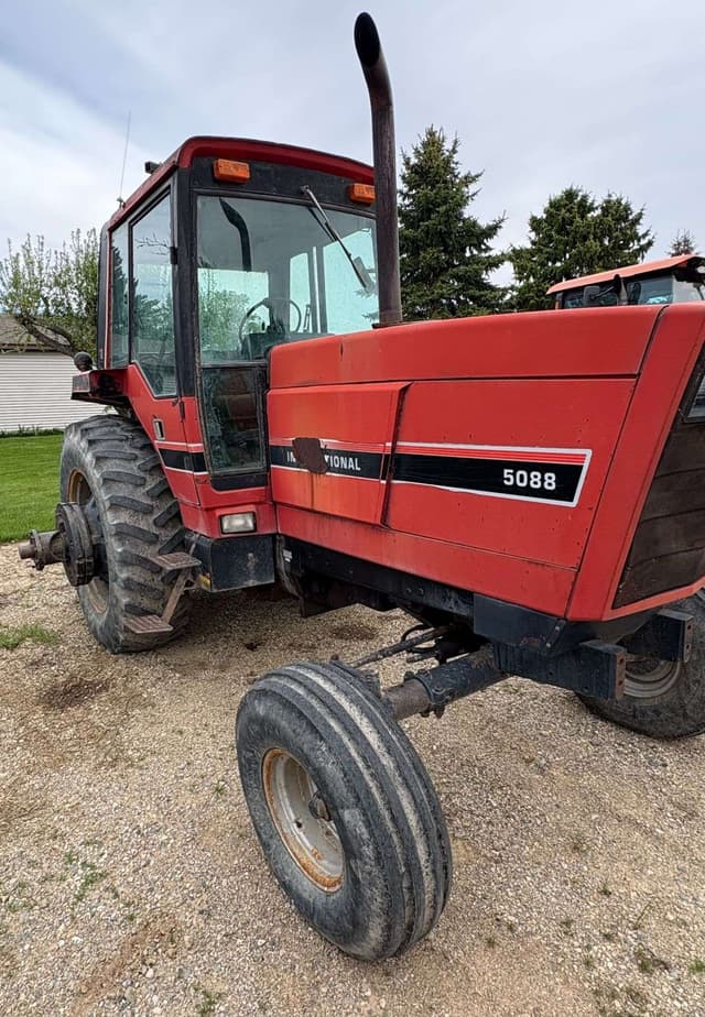 Image of International Harvester 5088 equipment image 1