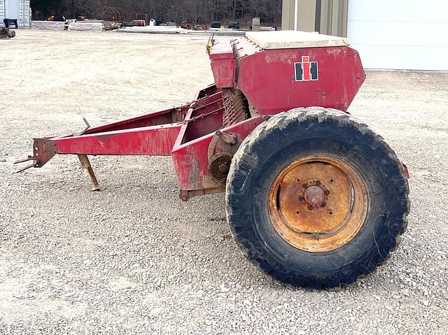 Image of International Harvester 510 equipment image 3