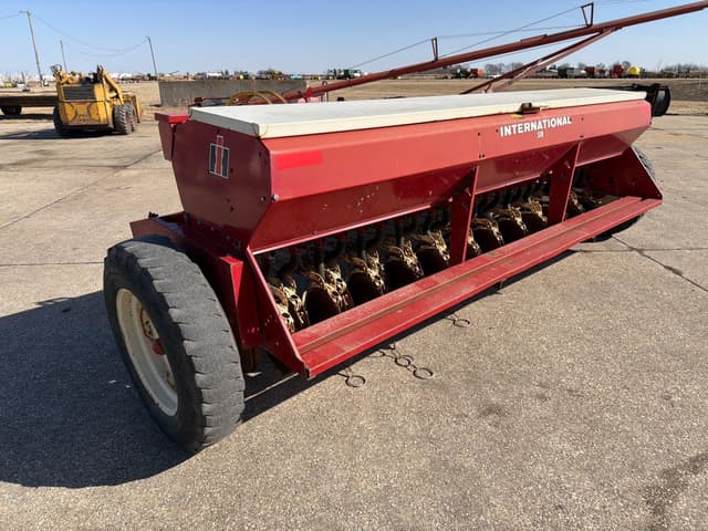 Image of International Harvester 510 equipment image 2