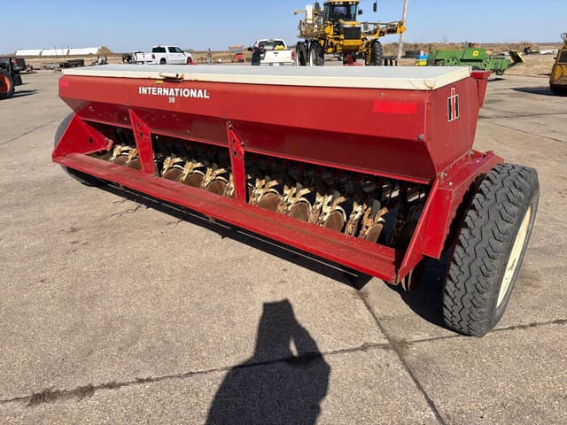 Image of International Harvester 510 equipment image 3