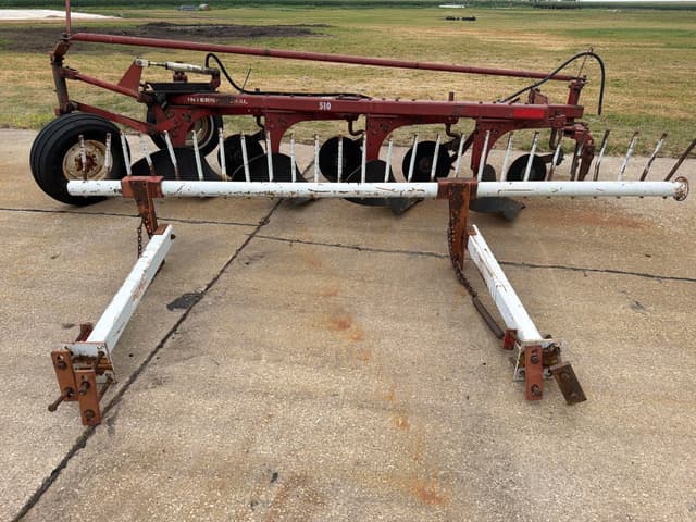 Image of International Harvester 510 equipment image 3