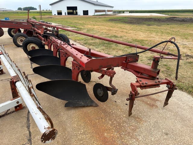 Image of International Harvester 510 equipment image 1