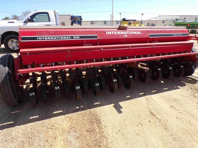 Image of International Harvester 510 equipment image 4