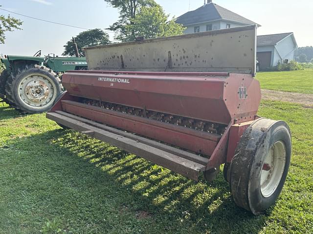 Image of International Harvester 510 equipment image 1