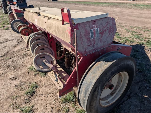 Image of International Harvester 510 equipment image 3
