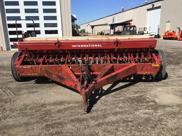 Image of International Harvester 510 equipment image 2