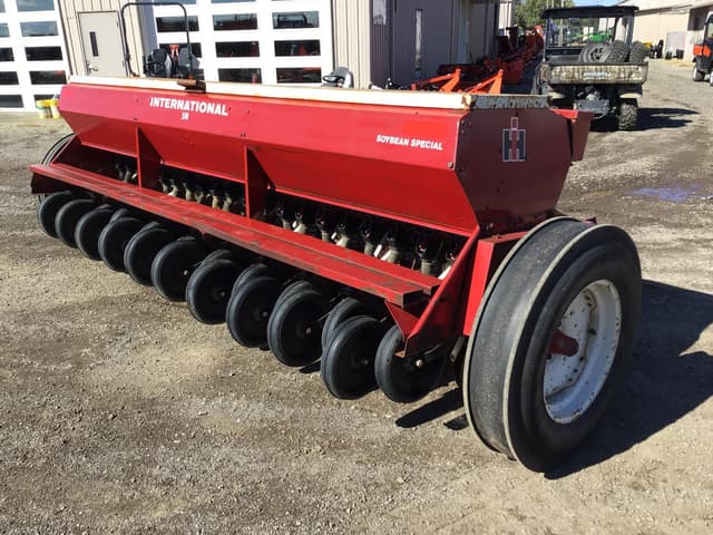 Image of International Harvester 510 equipment image 4