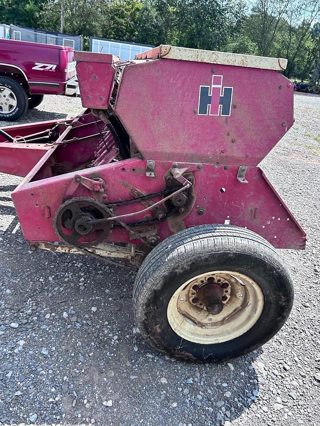 Image of International Harvester 510 equipment image 3