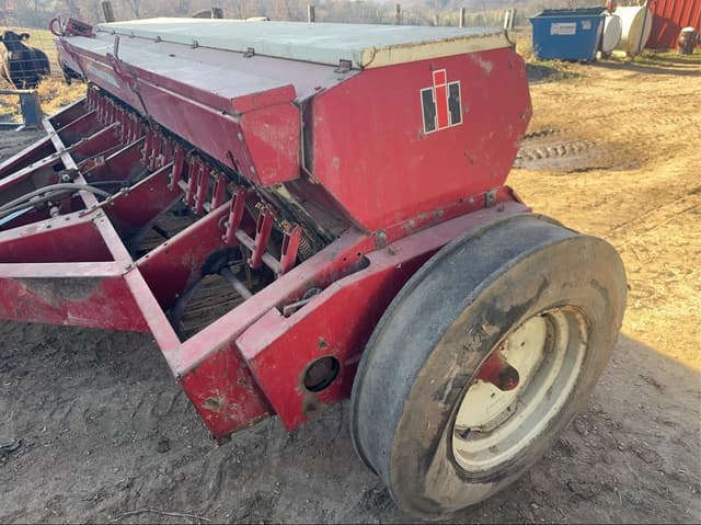 Image of International Harvester 510 equipment image 4
