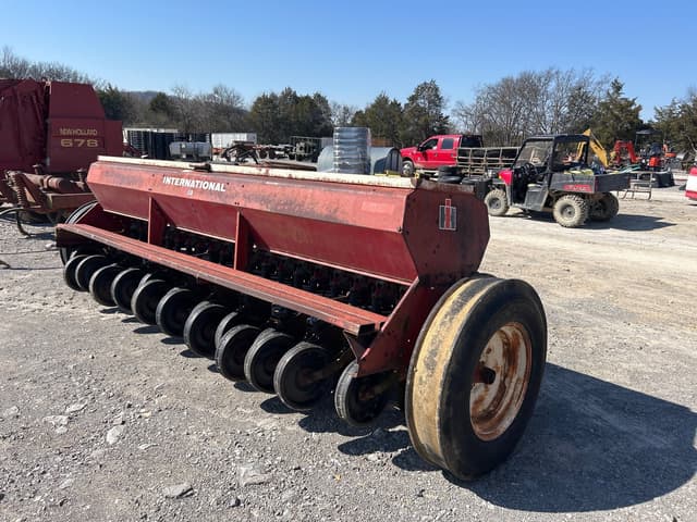 Image of International Harvester 510 equipment image 3