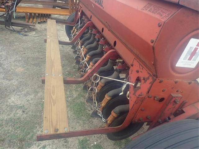 Image of International Harvester 510 equipment image 4