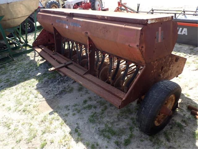 Image of International Harvester 510 equipment image 2