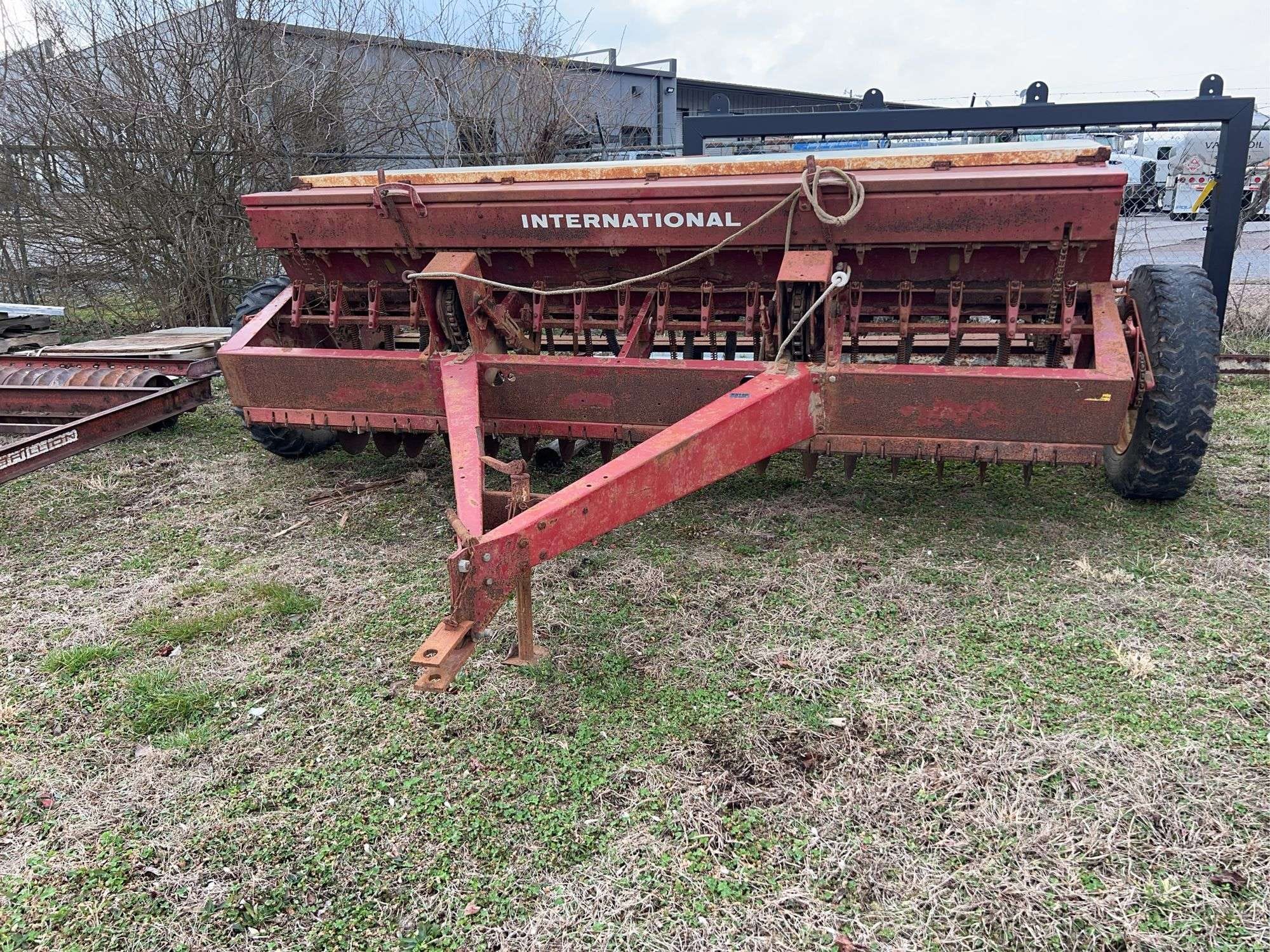 International Harvester 510 Equipment Image0