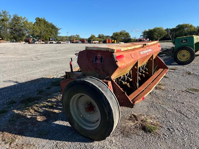 Image of International Harvester 510 equipment image 4