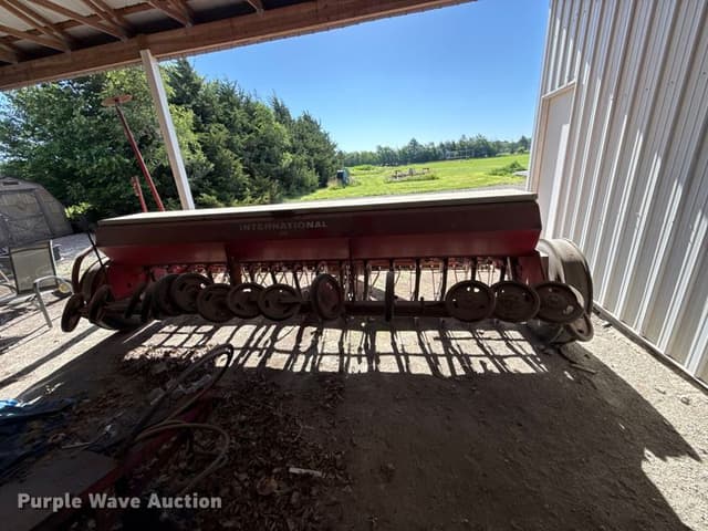 Image of International Harvester 510 equipment image 4