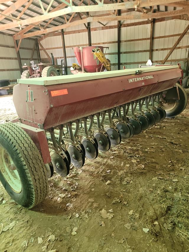 Image of International Harvester 510 equipment image 2