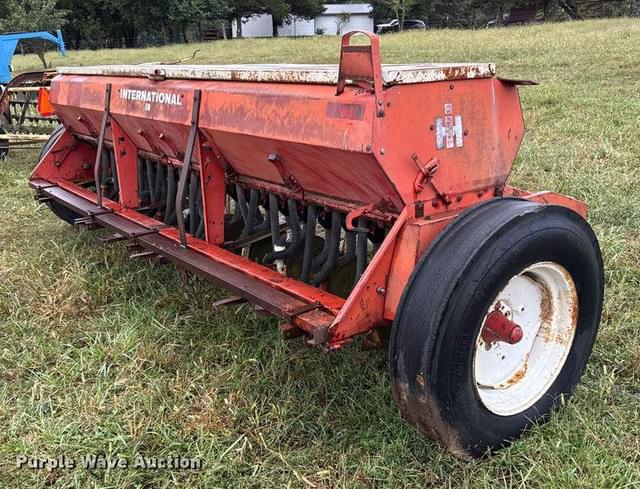 Image of International Harvester 510 equipment image 4