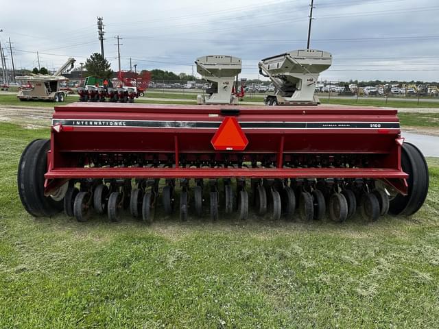 Image of International Harvester 5100 equipment image 3