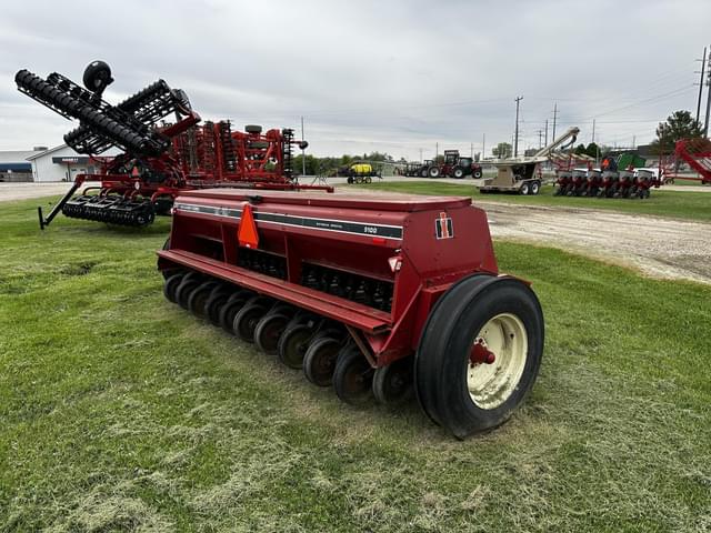 Image of International Harvester 5100 equipment image 4