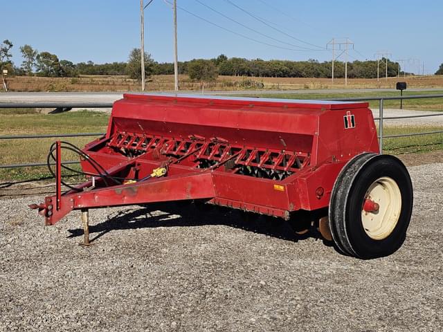 Image of International Harvester 5100 equipment image 1