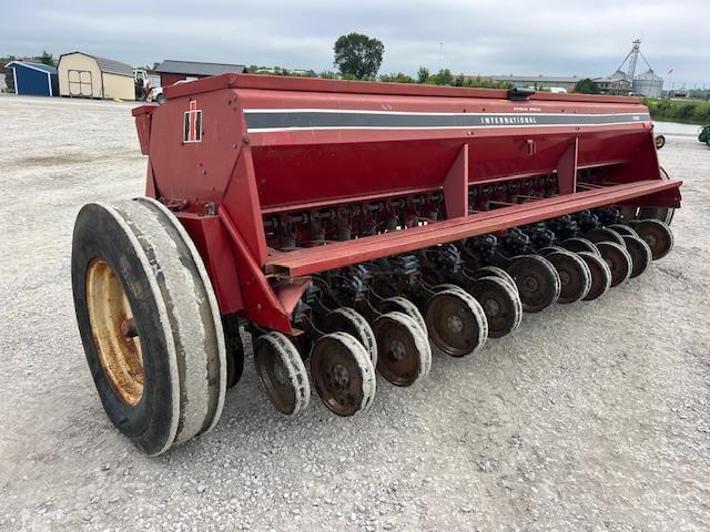 Image of International Harvester 5100 equipment image 4