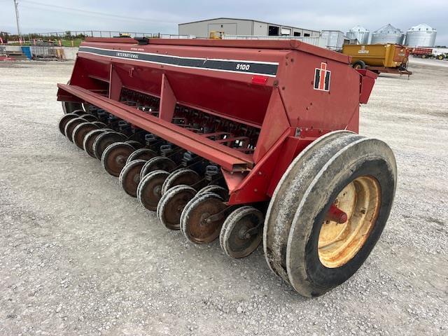 Image of International Harvester 5100 equipment image 2
