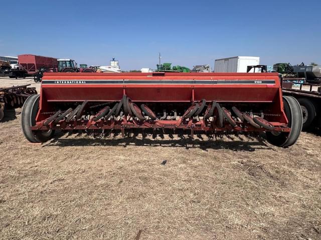 Image of International Harvester 5100 equipment image 1