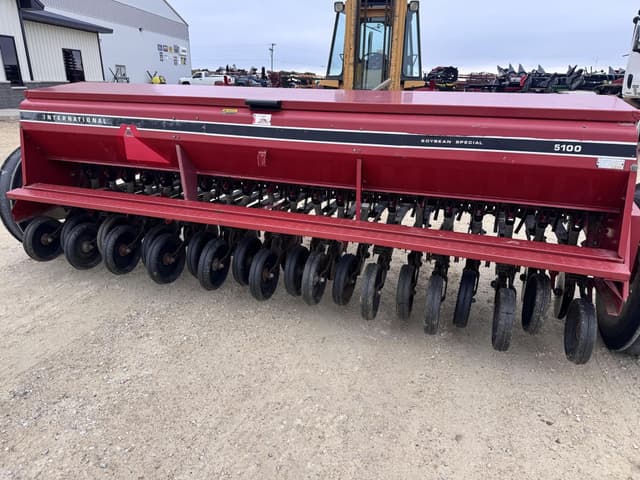 Image of International Harvester 5100 equipment image 2