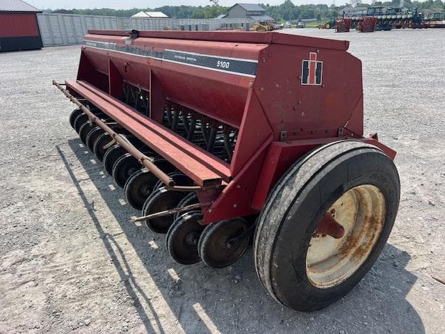 Image of International Harvester 5100 equipment image 4