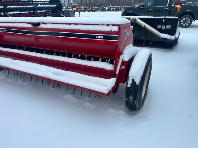 Image of International Harvester 5100 equipment image 2