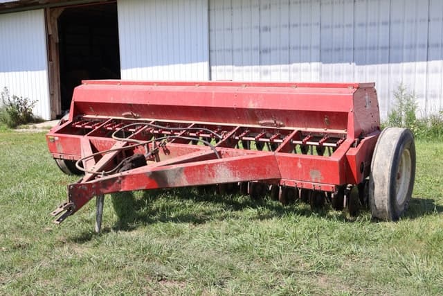 Image of International Harvester 5100 equipment image 1