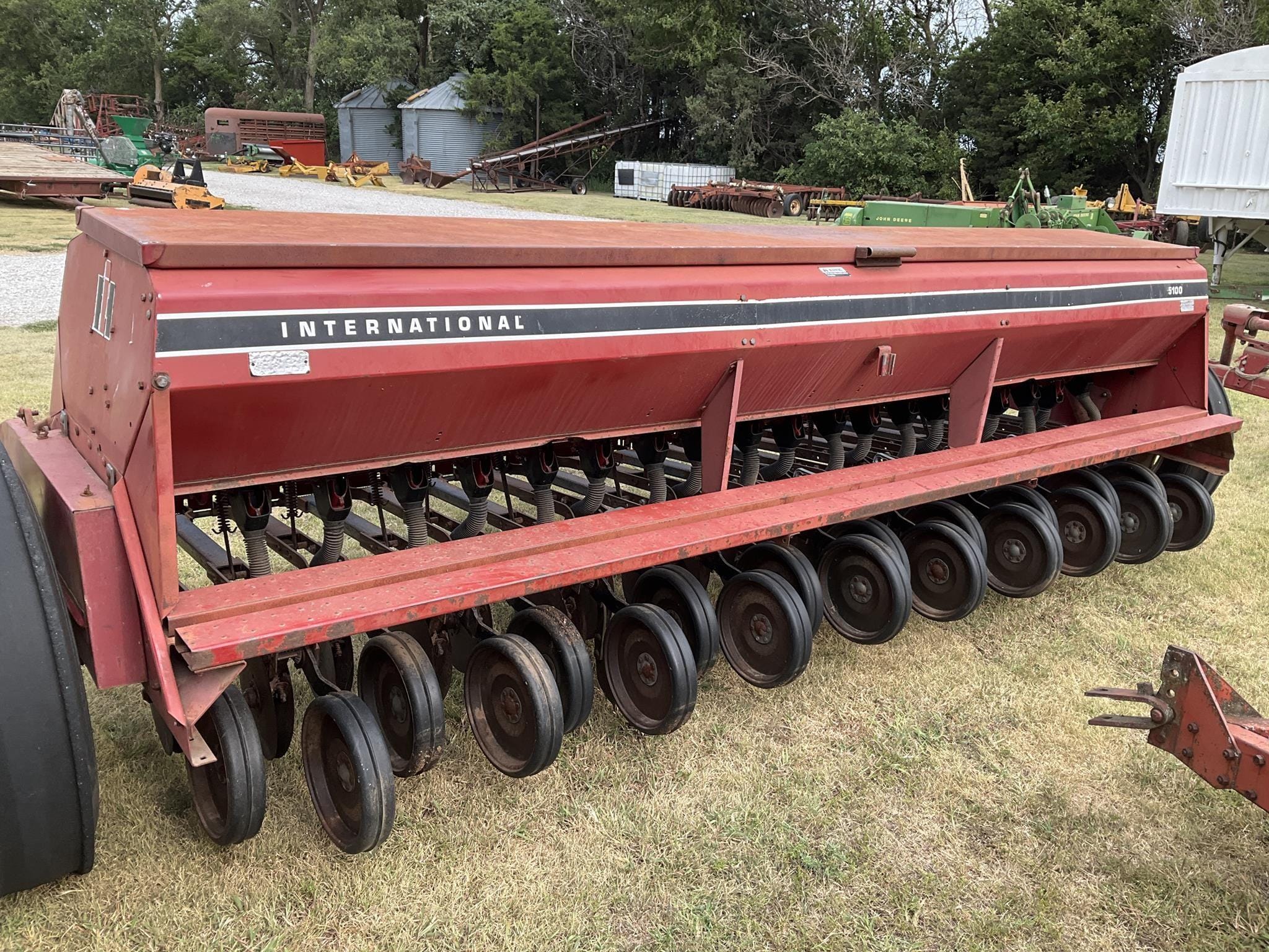 International Harvester 5100 Equipment Image0
