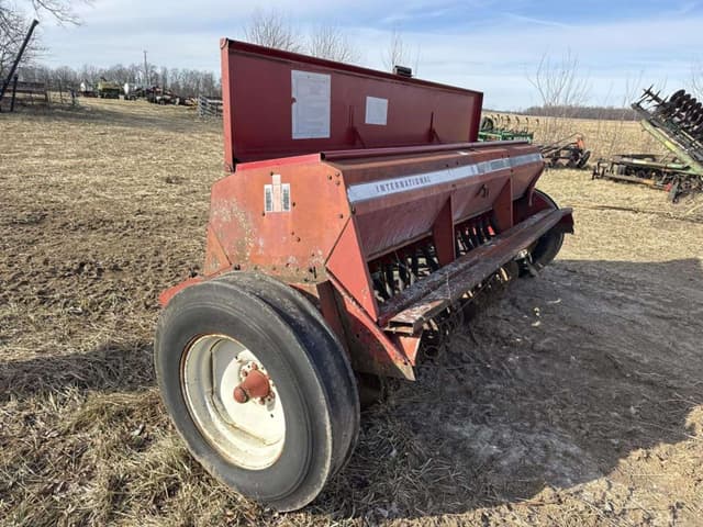 Image of International Harvester 5100 equipment image 1
