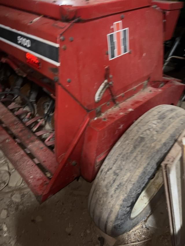 Image of International Harvester 5100 equipment image 1