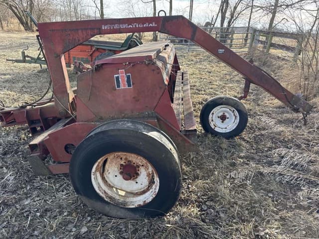 Image of International Harvester 5100 equipment image 1