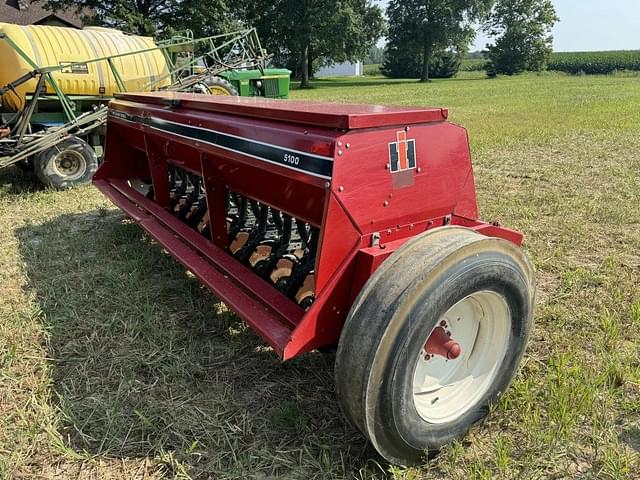 Image of International Harvester 5100 equipment image 2