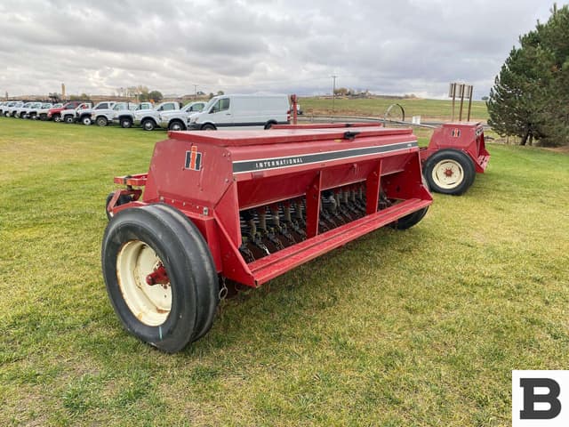 Image of International Harvester 5100 equipment image 2