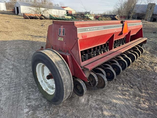 Image of International Harvester 5100 equipment image 1