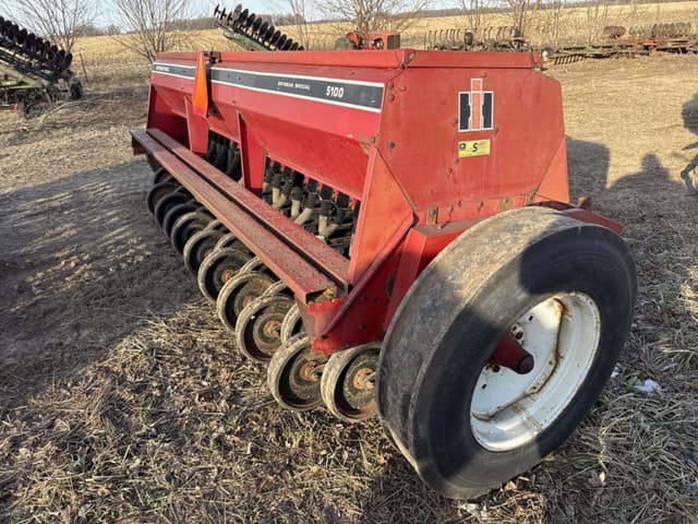 Image of International Harvester 5100 equipment image 2