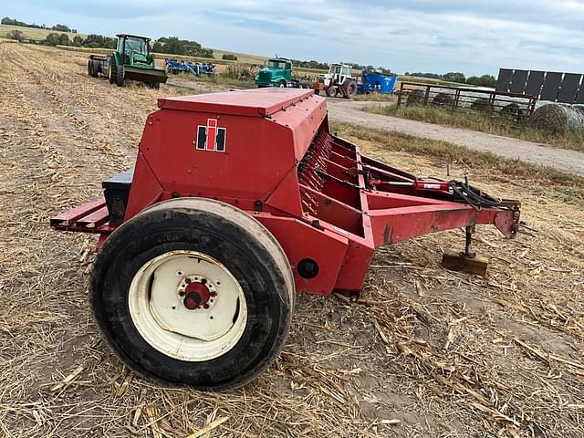 Image of International Harvester 5100 equipment image 1