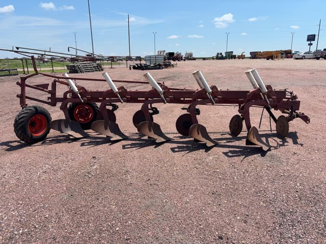 Image of International Harvester 514 equipment image 3