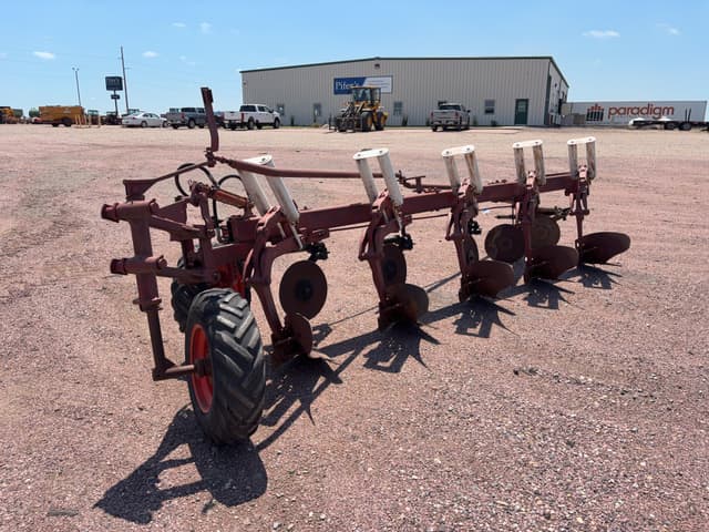 Image of International Harvester 514 equipment image 4