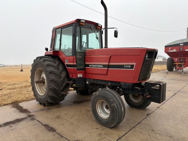 Image of International Harvester 5288 equipment image 2